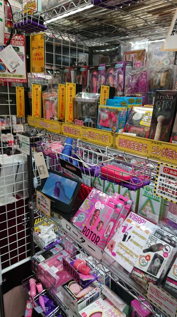 大人のおもちゃ、アダルトグッズ、LOVE TOYS、コンドームをお求めなら信長書店梅田東通店へ