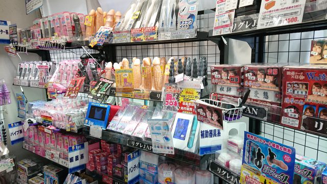 大人のおもちゃ、アダルトグッズ、LOVE TOYS、コンドームをお求めなら信長書店梅田東通店へ